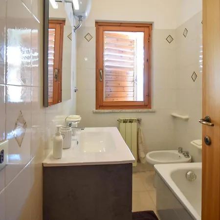 Holiday home 3 Bedroom Gorgeous In Lavinio Casale Vignarola