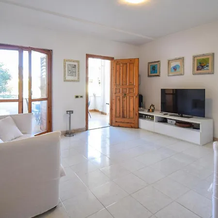 3 Bedroom Gorgeous In Lavinio * Casale Vignarola