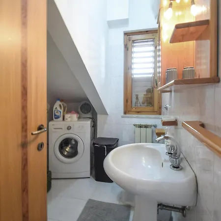 Holiday home 3 Bedroom Gorgeous In Lavinio *