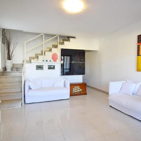 3 Bedroom Gorgeous In Lavinio 度假居 Casale Vignarola