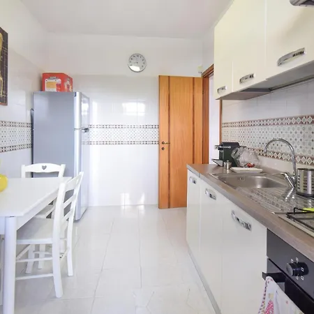 3 Bedroom Gorgeous In Lavinio